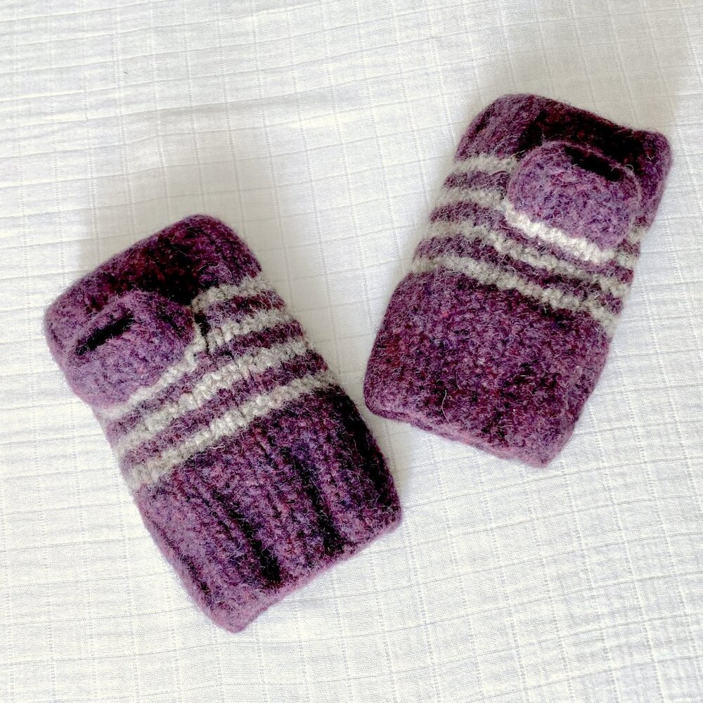 Handmade 🇨🇦 NWOT Wool Felt Fingerless Mittens - Purple and Grey Stripes